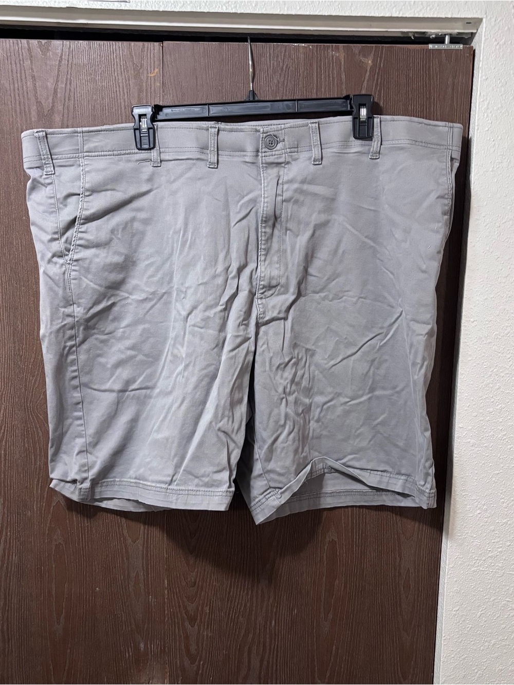 Lee Men's Light Gray Flat Front Chino Shorts
